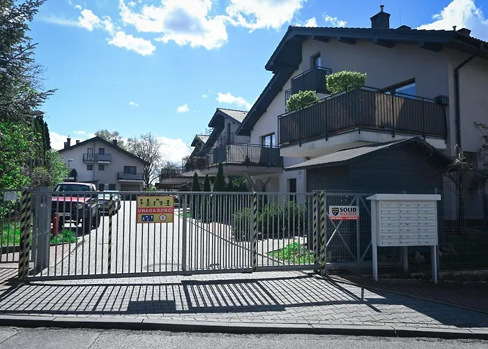 Malinowelove Aircon, 3 Rooms, Parking, Ogrod